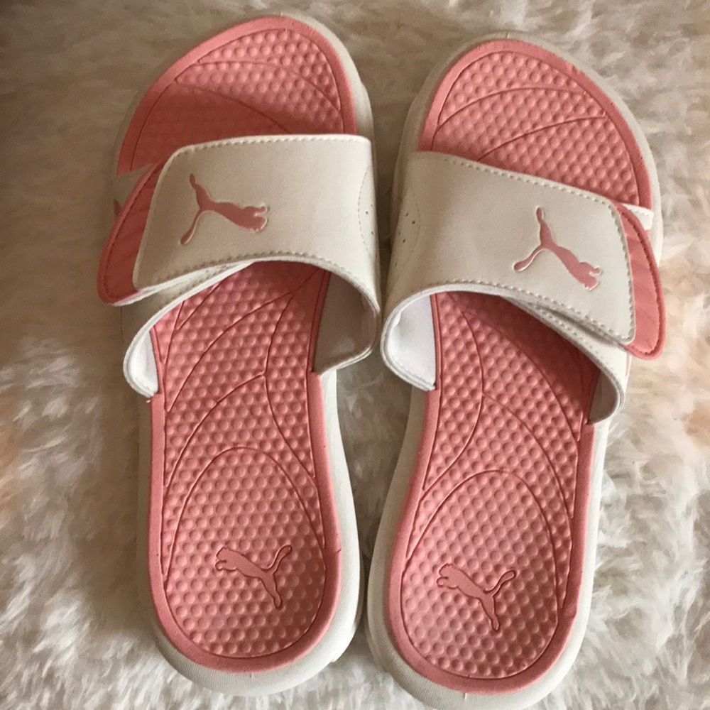 Puma flip flop sandals in Excellent condition used only one time